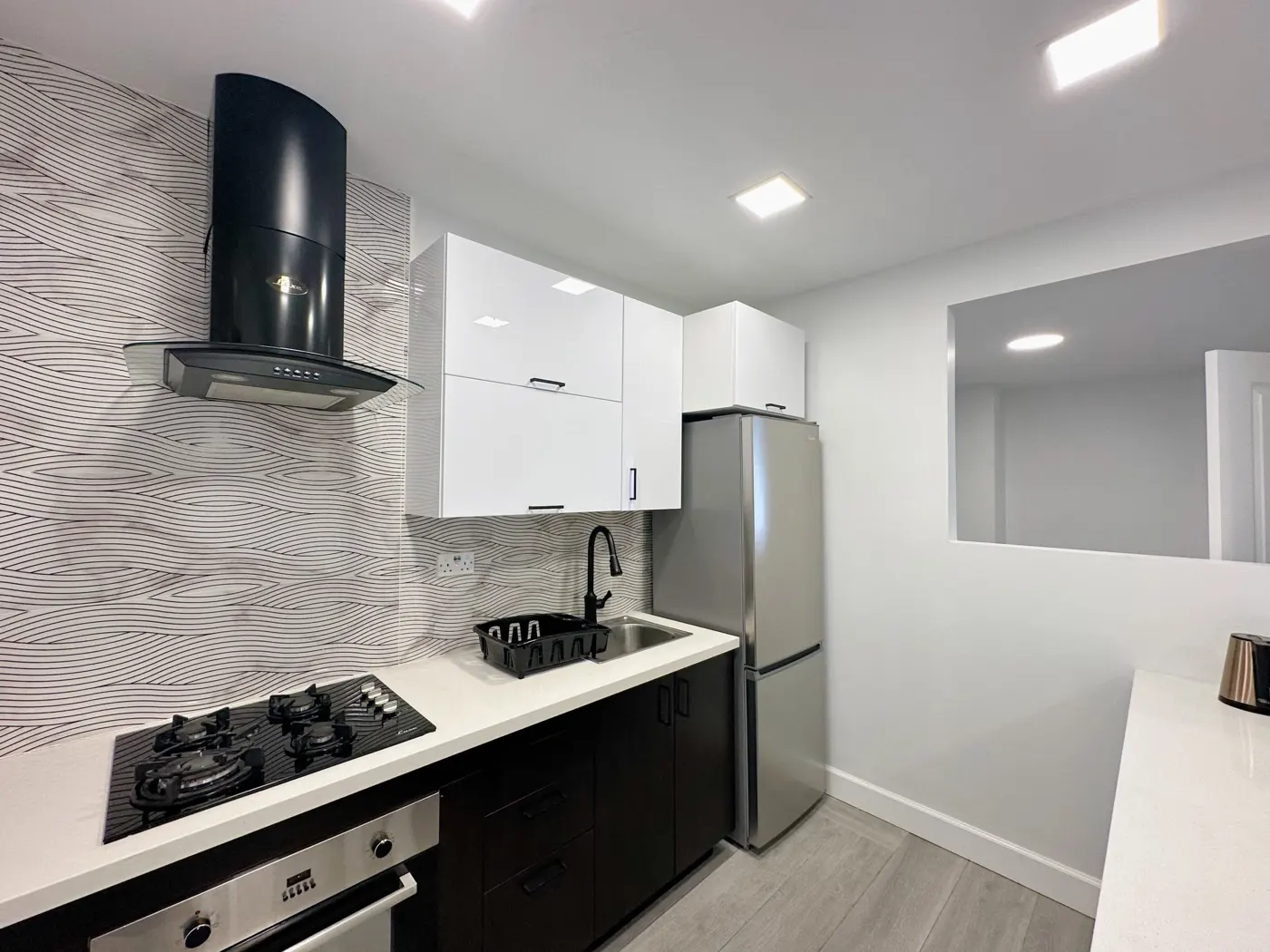 Luxe Apartments – 4E — photograph 2