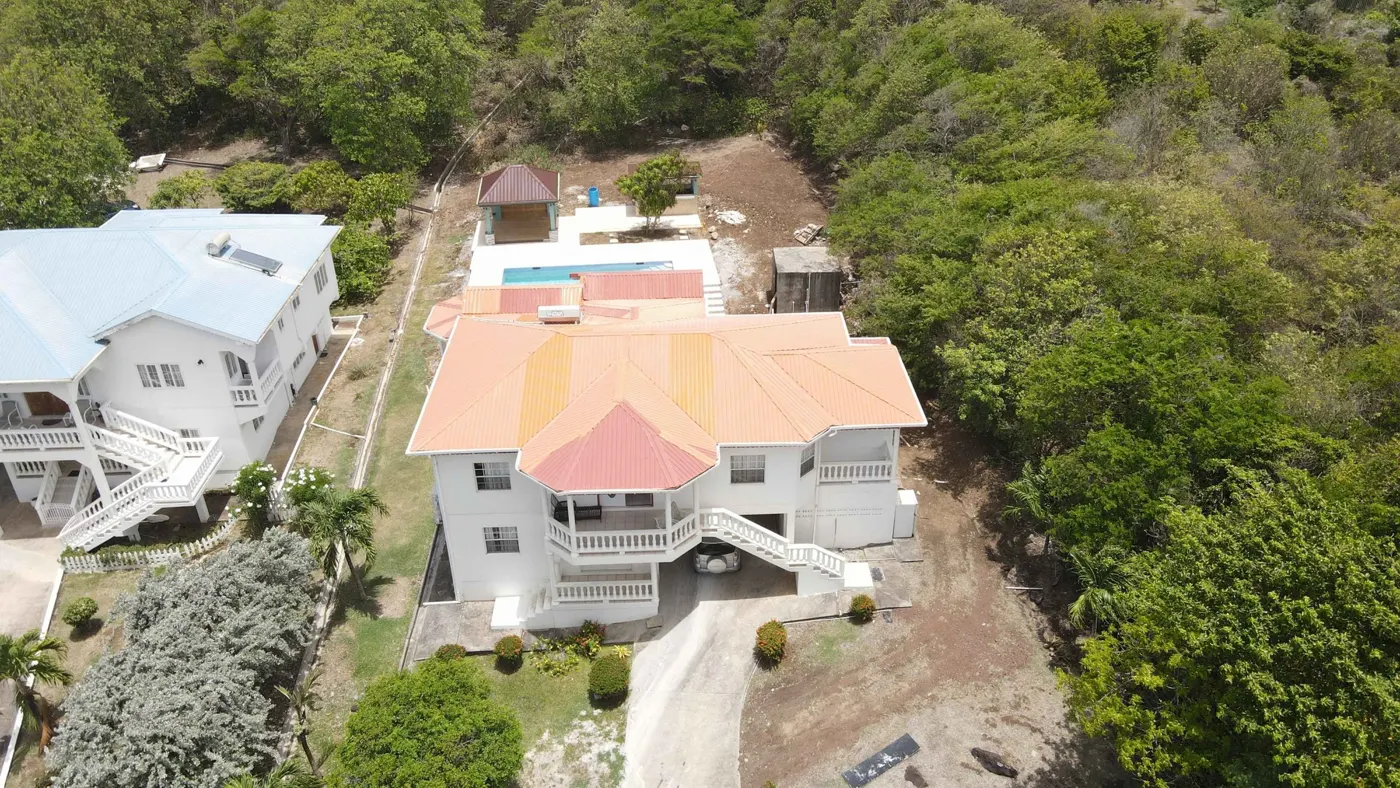 Seaside Circle Manor — photograph 2
